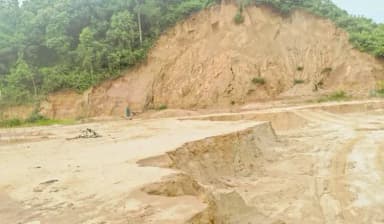 রামগড়ে ভারতের জন্য বন্দর নির্মাণে পাহাড় কেটে জমি ভরাট