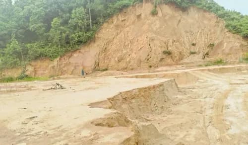 রামগড়ে ভারতের জন্য বন্দর নির্মাণে পাহাড় কেটে জমি ভরাট