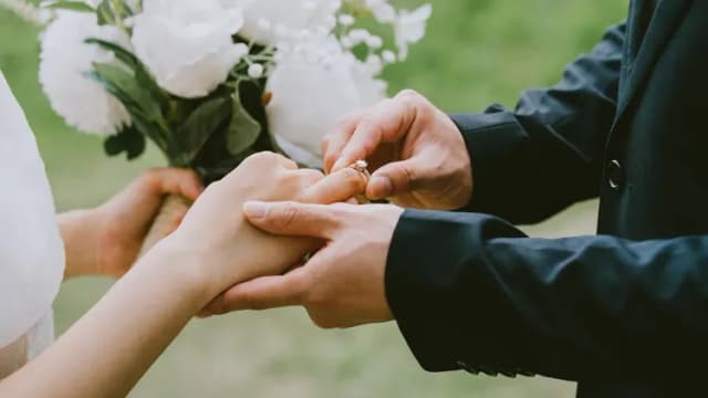 বিয়ের আগে হবু বউকে দেখা ও আংটি পরানো কি জায়েজ?